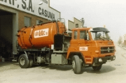 camión cisterna de limpieza antiguo